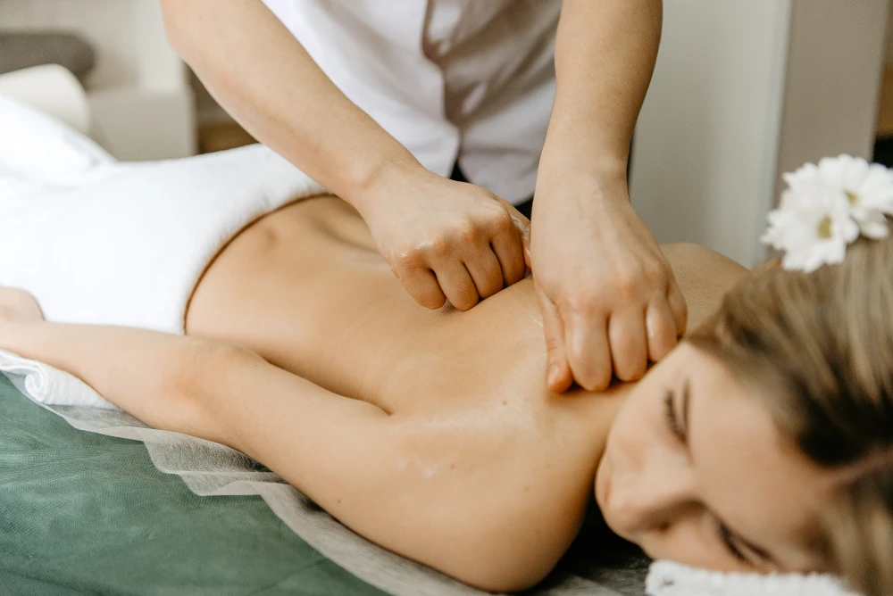 back-pain-massage-therapist-near-me-venice-ca chronic back pain massage therapist Venice